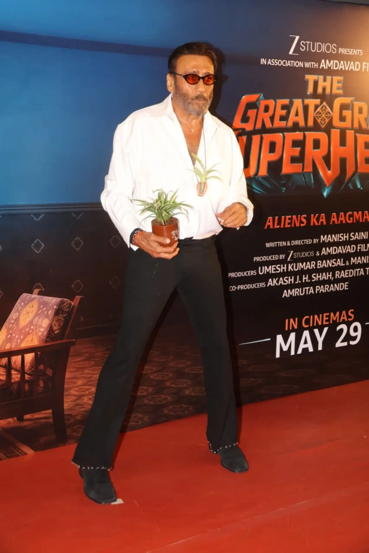Jackie Shroff was spotted in his classic quirky style while carrying a small plant in his hand at the screening of The Great Grand SuperHero Aliens Ka Aagman. Jackie Shroff was spotted in his classic quirky style while carrying a small plant in his hand at the screening of The Great Grand SuperHero Aliens Ka Aagman.